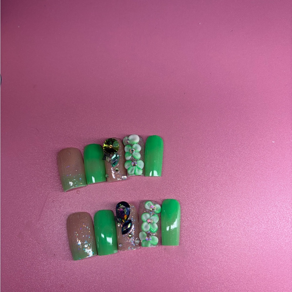 Elegant Green and Brown Floral Press-On Nails